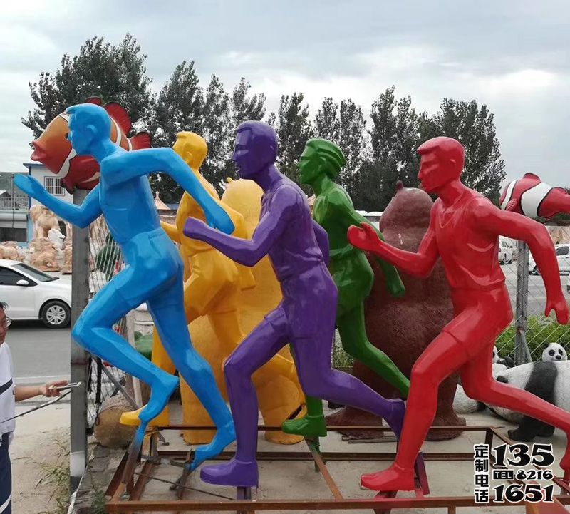 校園廣場(chǎng)擺放彩繪玻璃鋼跑步人物雕塑 校園廣場(chǎng)擺放彩繪玻璃鋼跑步人物雕塑